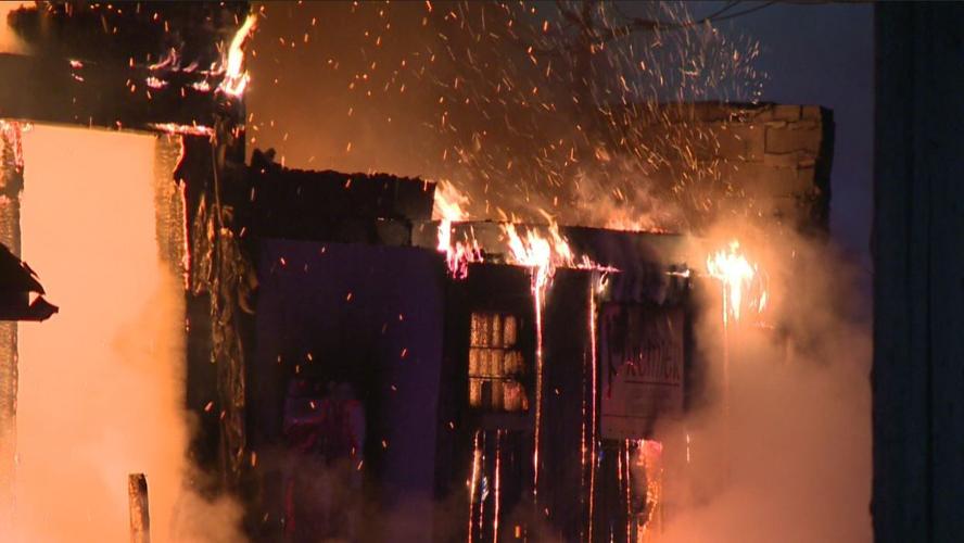 Warren bar deemed total loss after early morning fire | Archives | wfmj.com