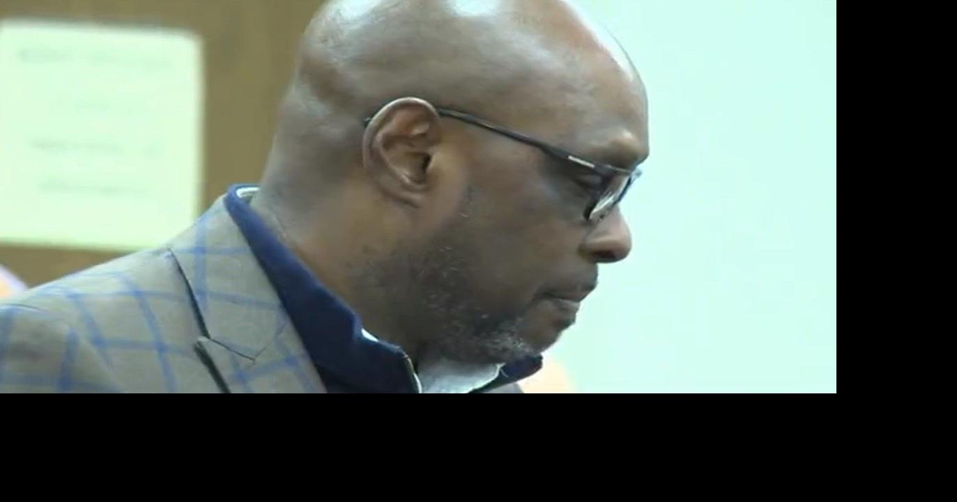 Retired coach honored in Warren | Archives | wfmj.com