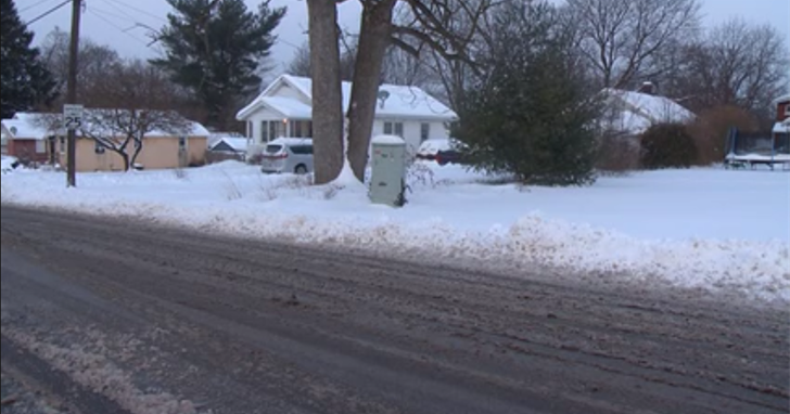 Good samaritans help woman stuck in snow during winter storm | Local ...