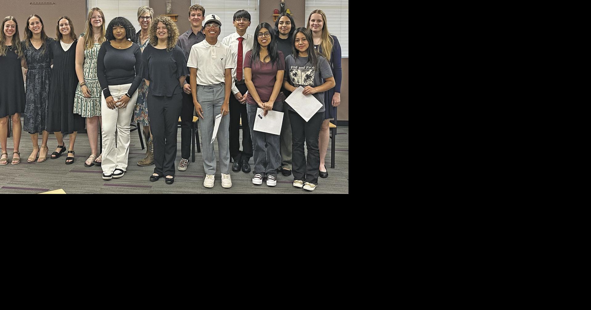 School NHS program inducts 10 new members | Education | wickenburgsun.com