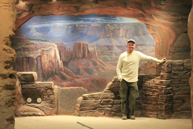 Artist Jonathan LaBenne adds touch to new Bearizona restaurant ...