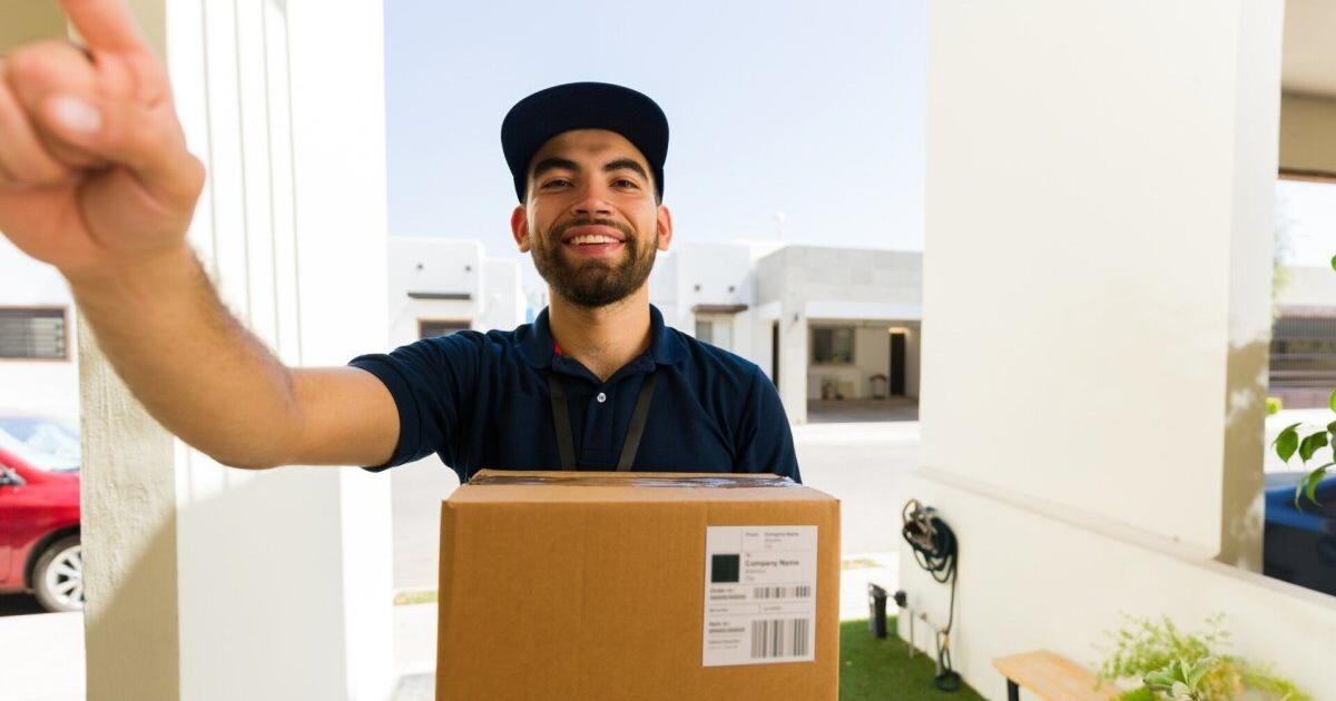 Shipping giant slashing nearly 500 locations