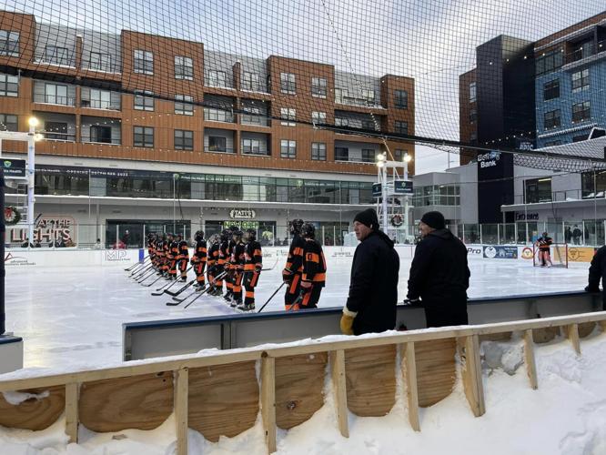 Coyotes play hockey under the lights in West Fargo | Local Sports