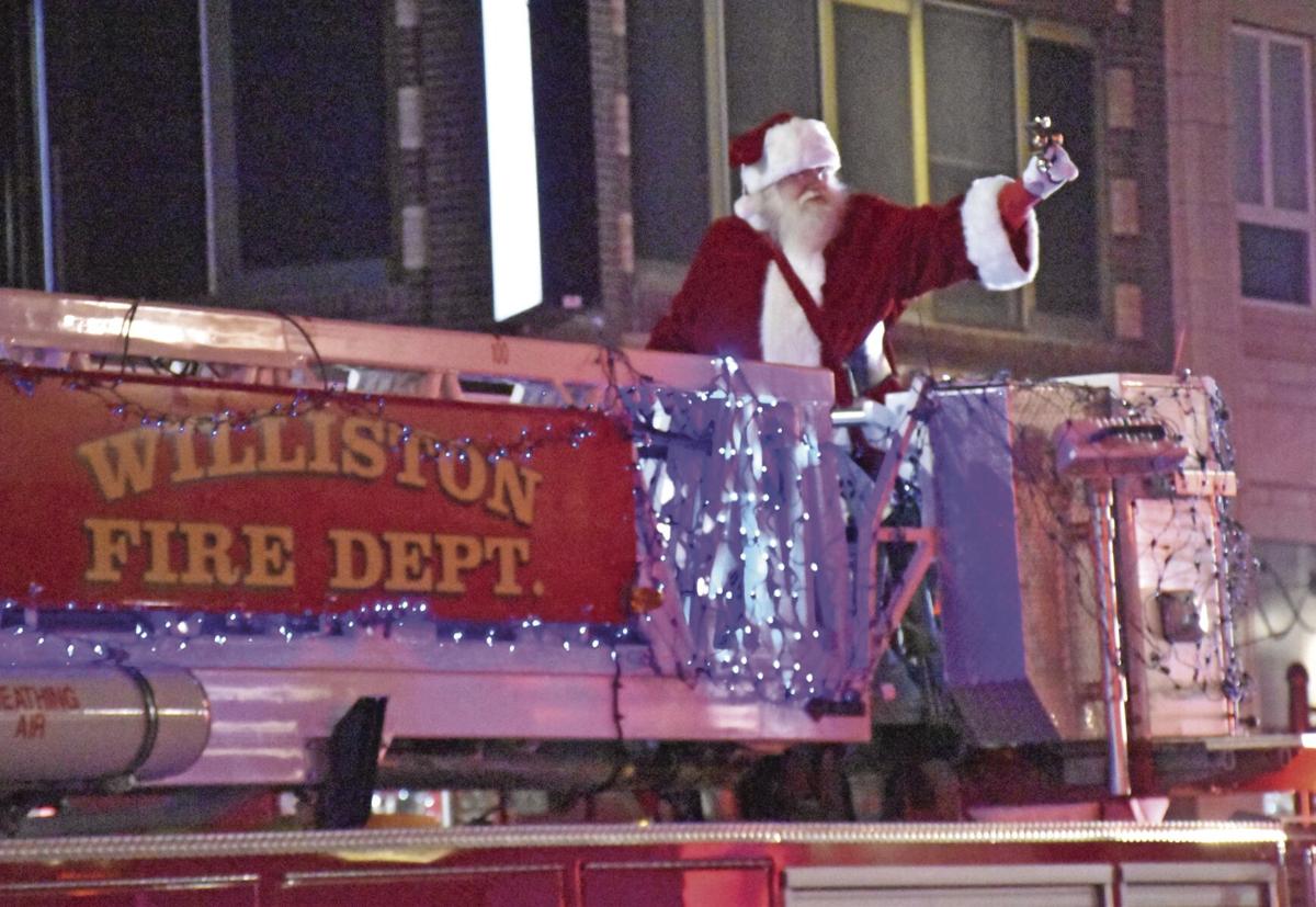 Christmas Train Williston Nd 2022 Thousands Turn Out To Help Celebrate Annual Holiday Lights Parade In  Williston | Williston | Willistonherald.com