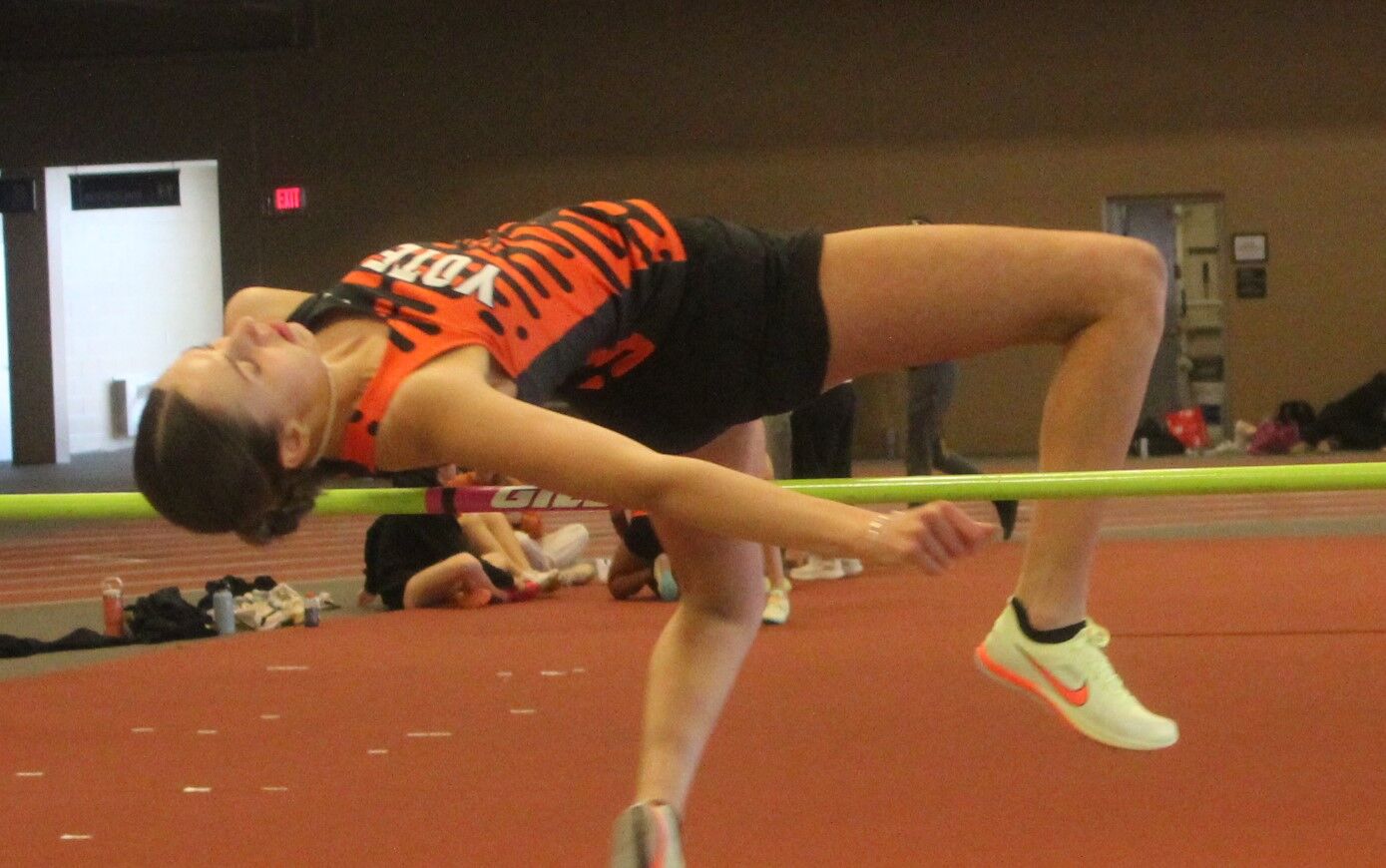 Girls compete at Indoor Invite | Prep Sports | willistonherald.com