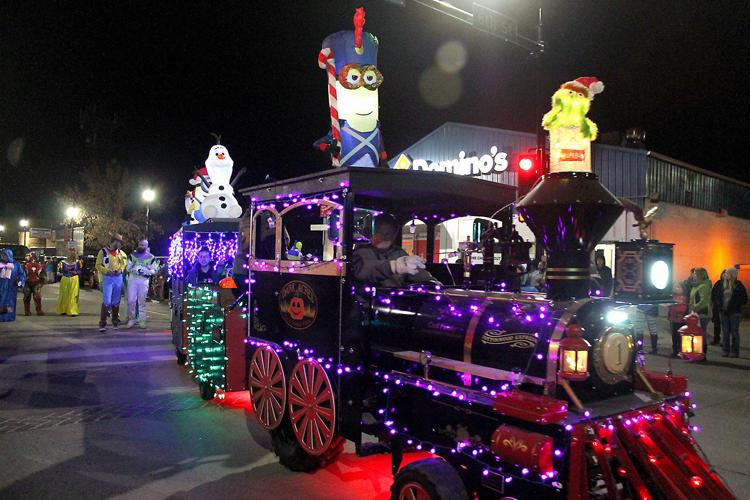 2 winners named for Holiday Lights Parade Community