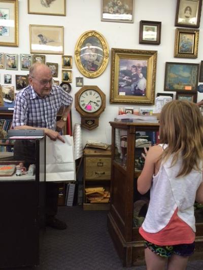 Antique Stories: Larry Lynne jokes he can remember 9,000 of the 10,000