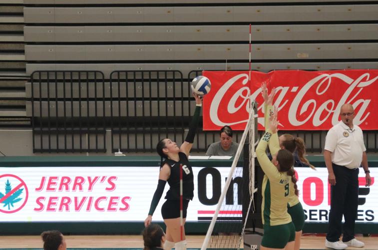 Tetons force five sets in volleyball season opening loss Collegiate