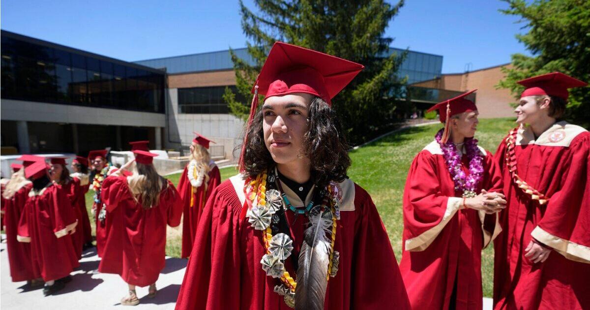 Minnesota sets record for percentage of seniors who graduate