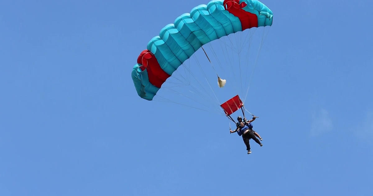 Harns Marsh Middle principal skydives after students earn top grades