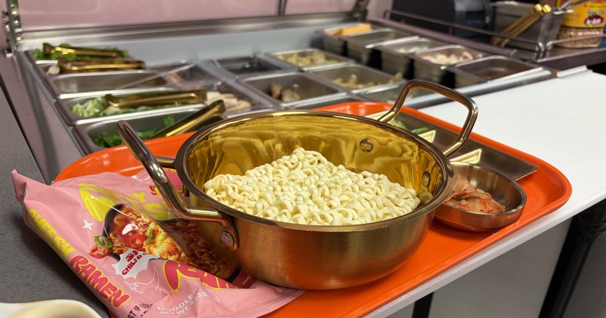 Bar Mie Instan pertama di Southwest Florida membawa budaya makanan jalanan Korea ke meja