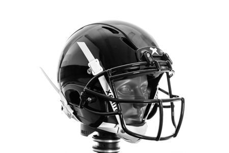Rating the best 17 youth football helmets | National | winknews.com