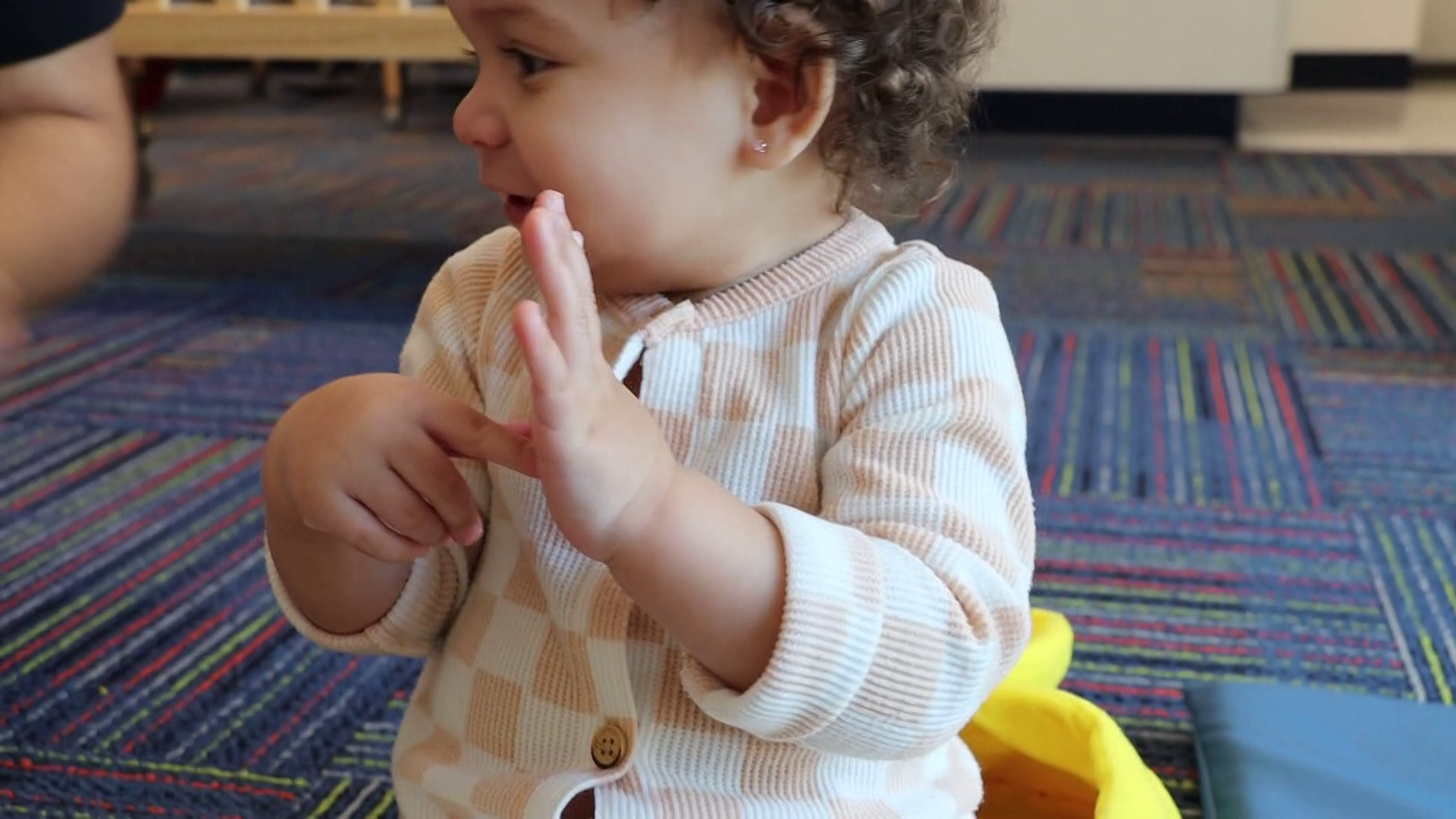 Early learning center uses sign language to help kids communicate ...
