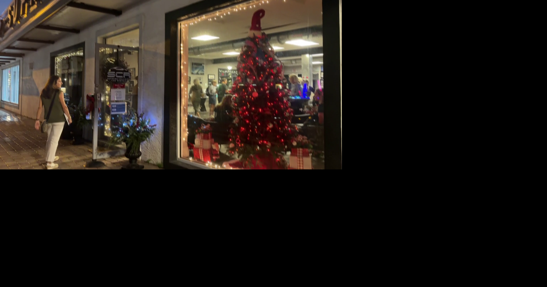 Ninth annual holiday stroll brings festive spirit to Naples Design District | Collier County