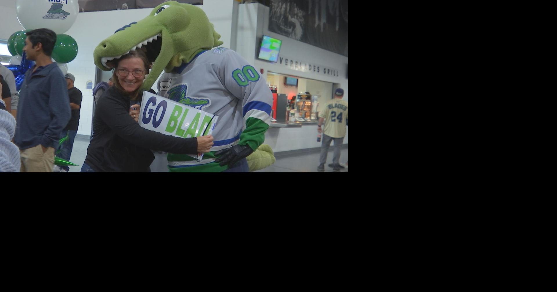 Florida Everblades fans fill Hertz Arena for home opener