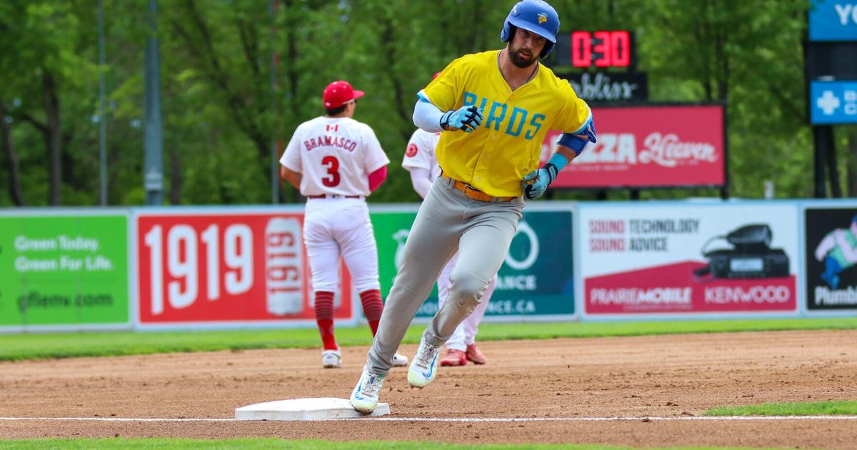 Sioux Falls Canaries defeat Winnipeg Goldeyes 10 to 4