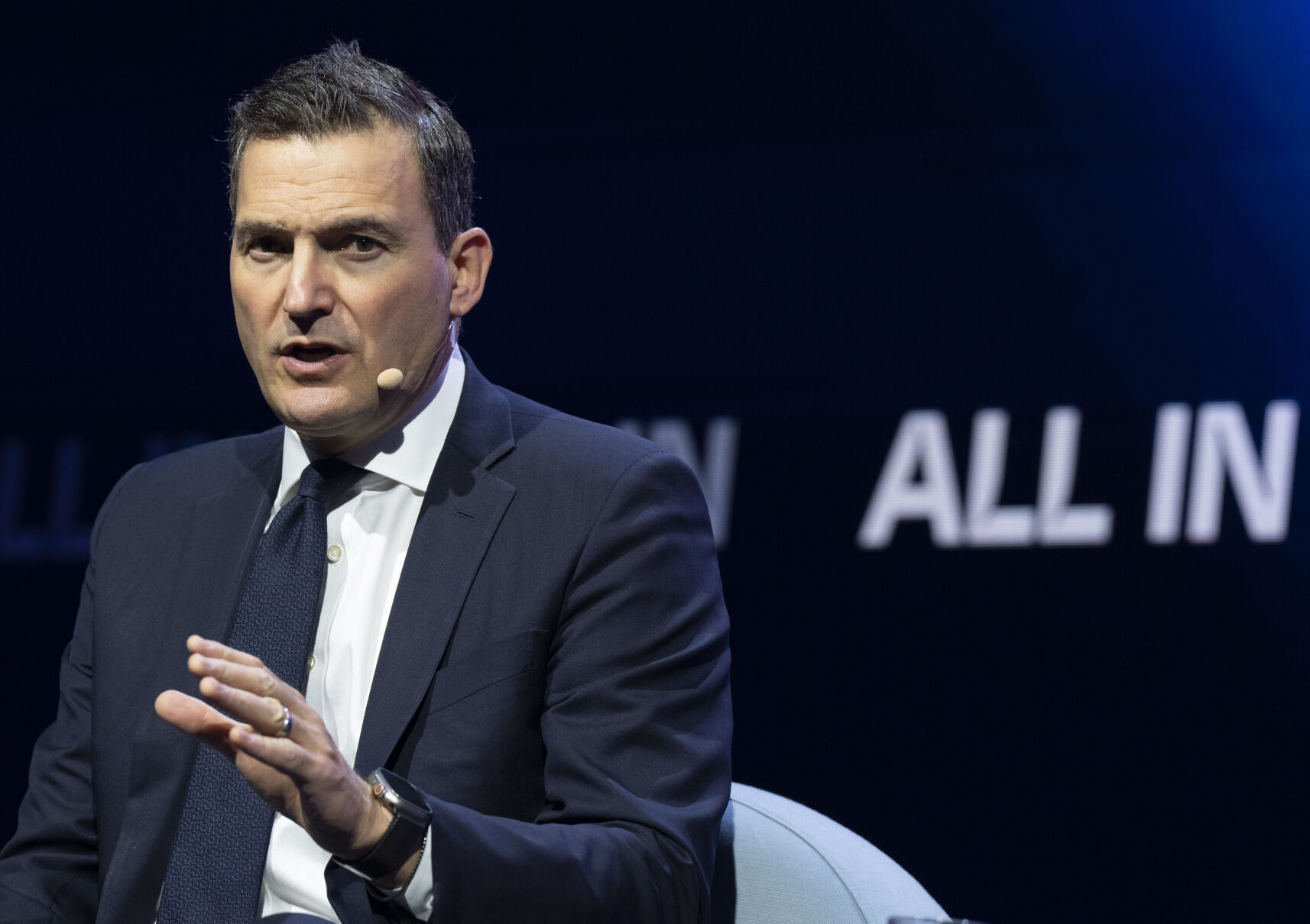 Minister says he's working with G7 to set up AI safety organization