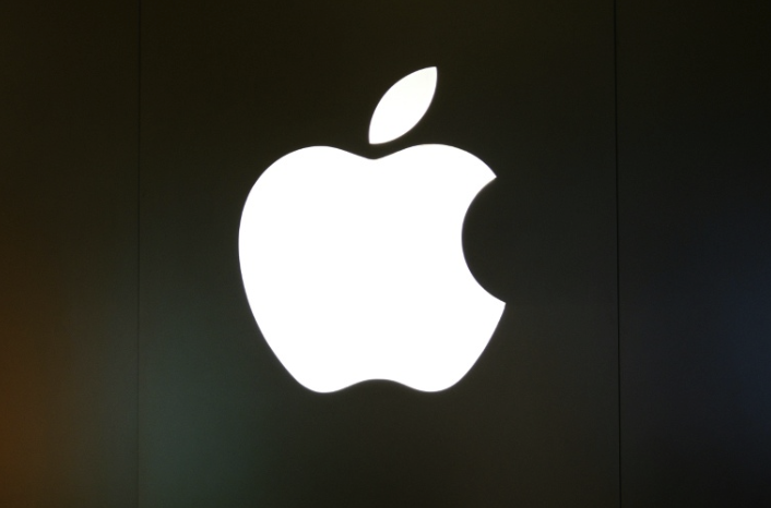 Apple黒8 Apple白3 Apple raises MacBook and iPad prices amid rising ai costs