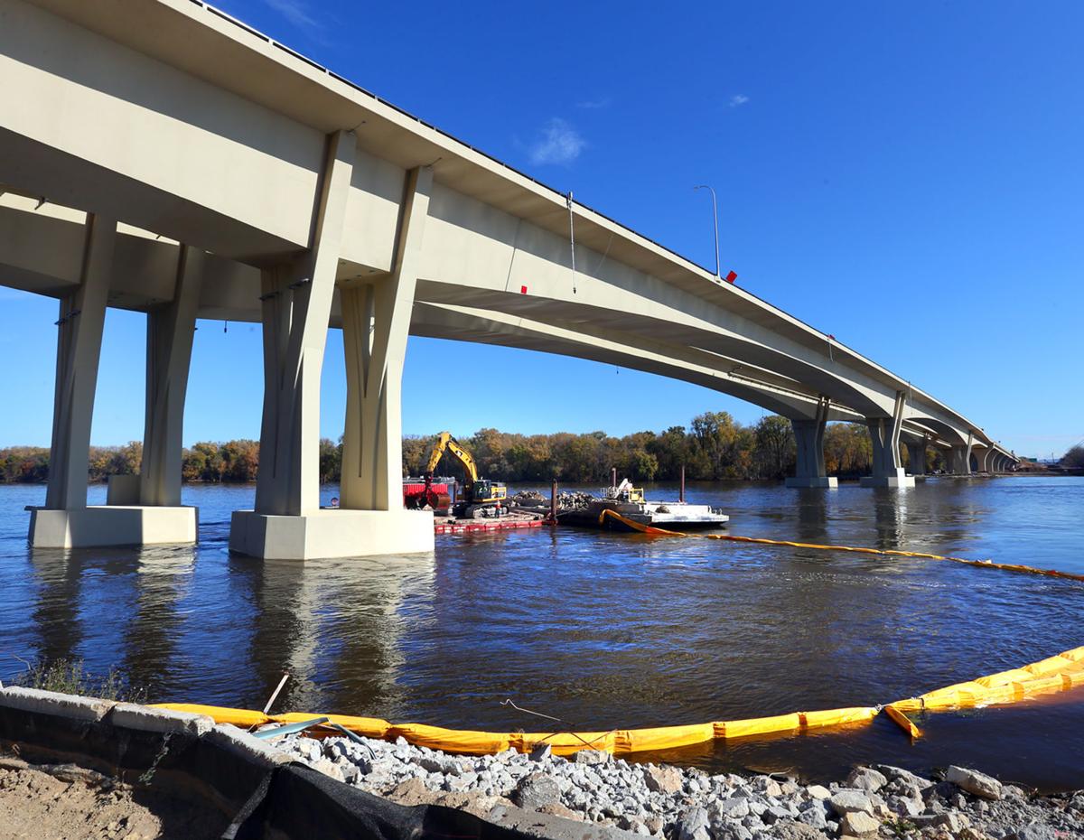 New Connection For Two States Minnesota Wisconsin Celebrate Completion Of I 90 Bridge Local Winonadailynews Com