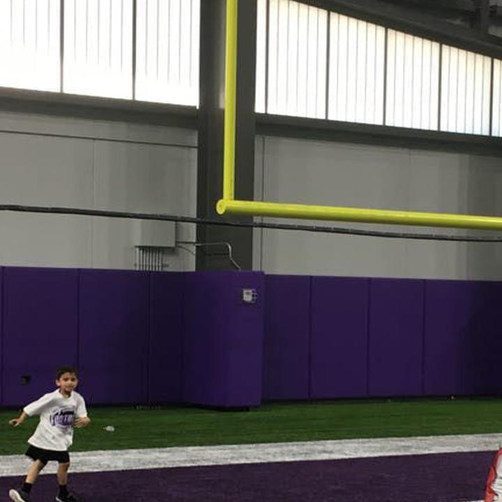 Mike Zimmer Adam Thielen Welcome Kids To Vikings Facility For