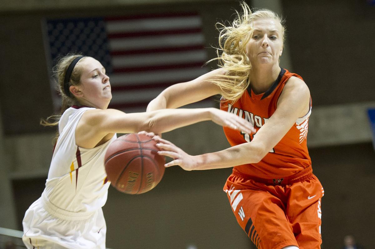Back To State Nibbelink Scores 24 Winhawks Swarm Raiders To Win