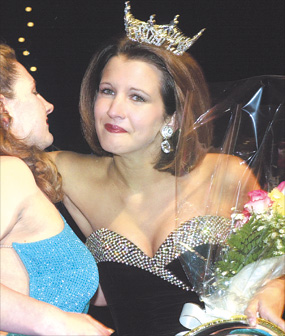 Michele Stark crowned Miss Winona 2003