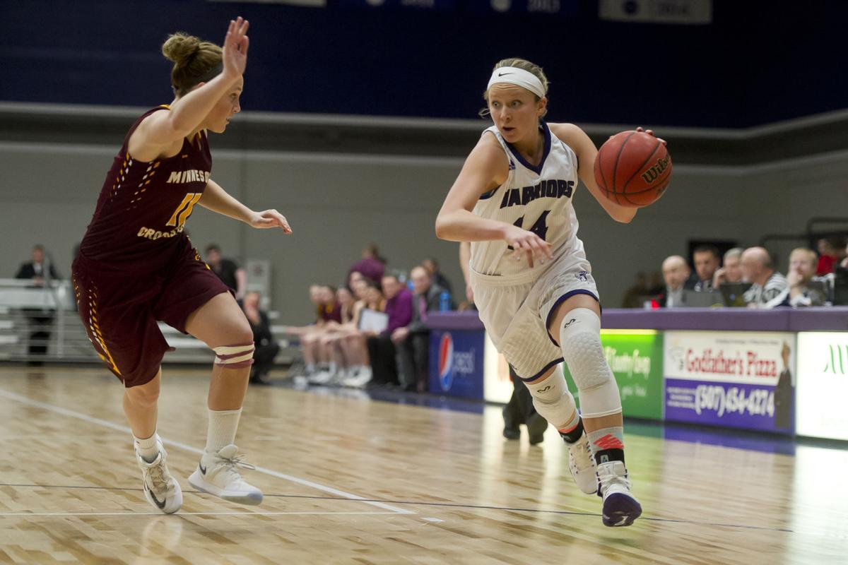 Women S Basketball Tuttle Winona State Cruise Past Minnesota