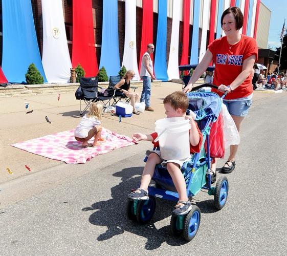 Crowd, participants sweat it out at Goodview Days parade