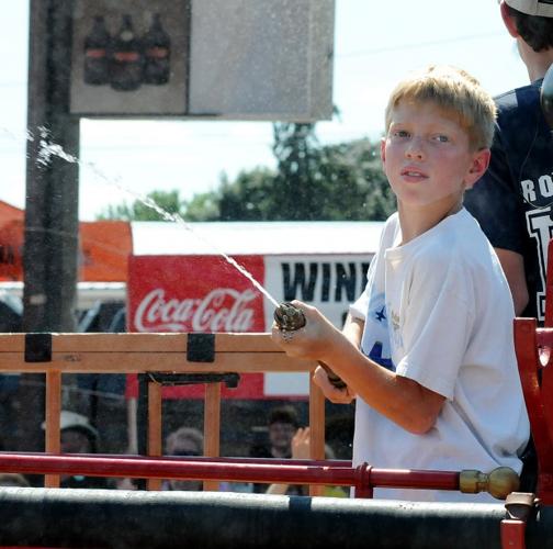 Crowd, participants sweat it out at Goodview Days parade