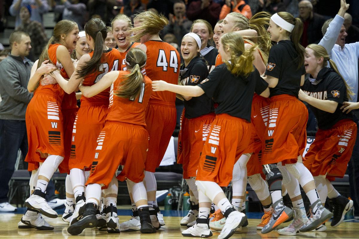 Back To State Nibbelink Scores 24 Winhawks Swarm Raiders To Win