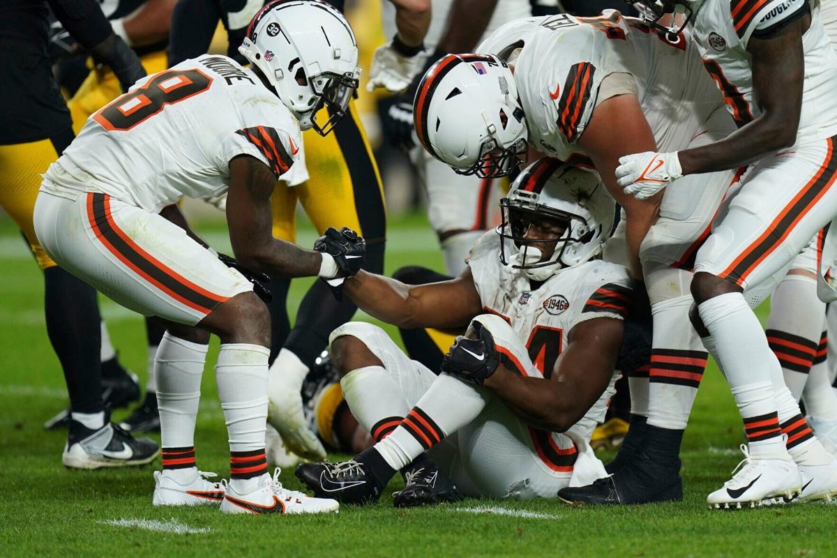 Browns' Nick Chubb Clears Concussion Protocol, Returns to Practice