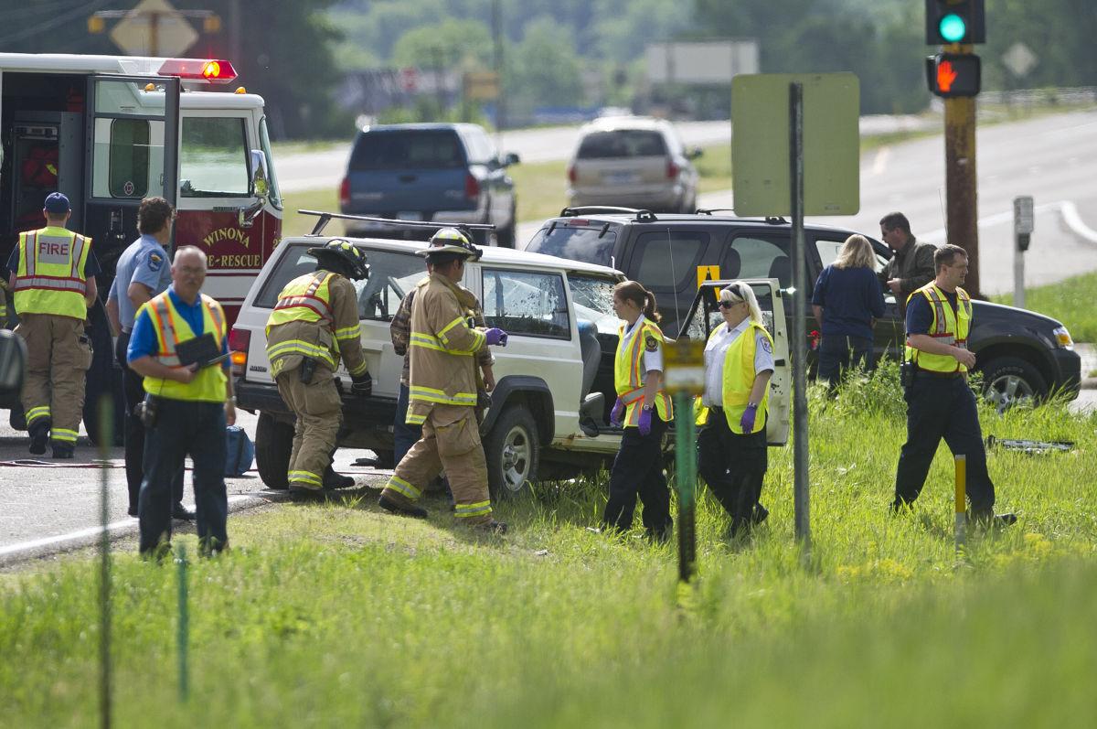 2 injured in Hwy. 61 crash in Winona Thursday after car crosses median