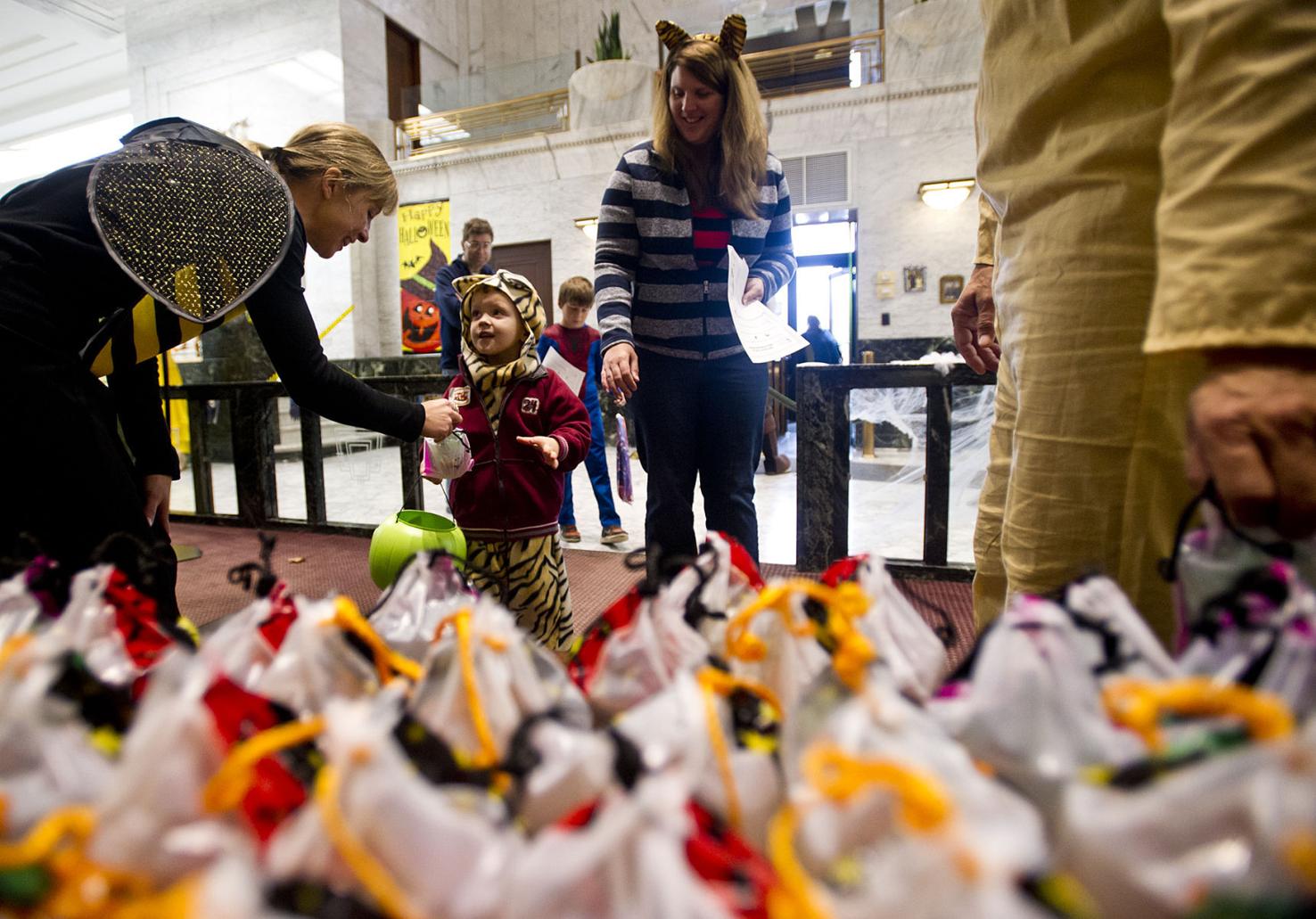 Photos Winona National Bank TrickorTreat Tour (10/31/15) Local