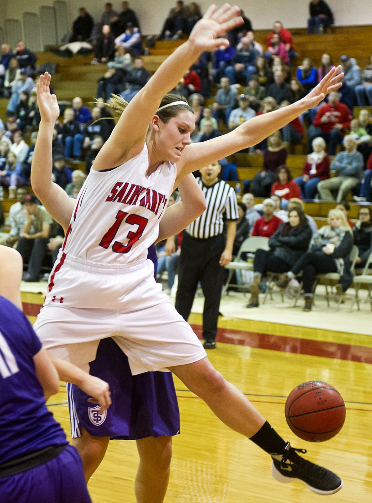 Red Hot St Thomas Holds Off Saint Mary S Smu Cardinals