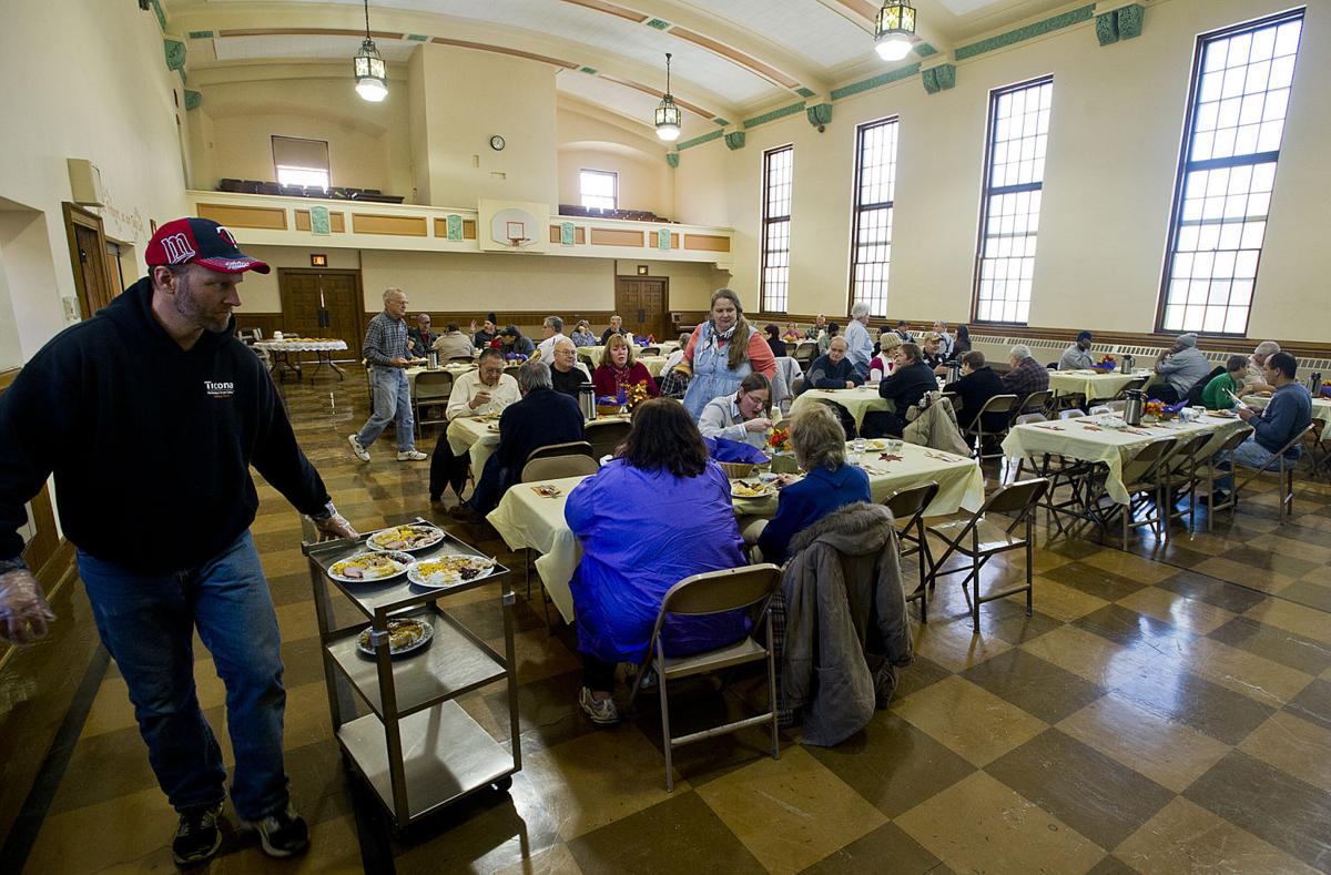 Photos Thanksgiving Dinner 11 27 14 Local Winonadailynews Com