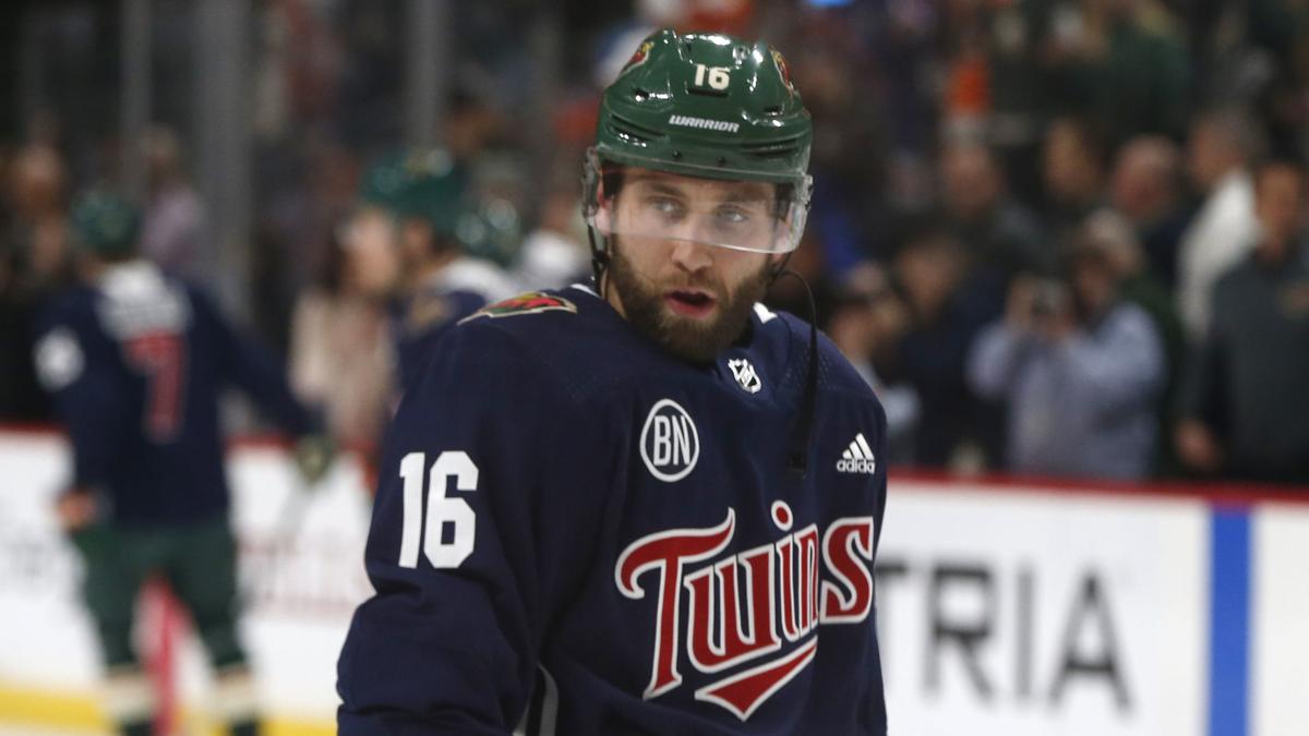Family-man Mauer gets out of the house to drop puck for Wild game