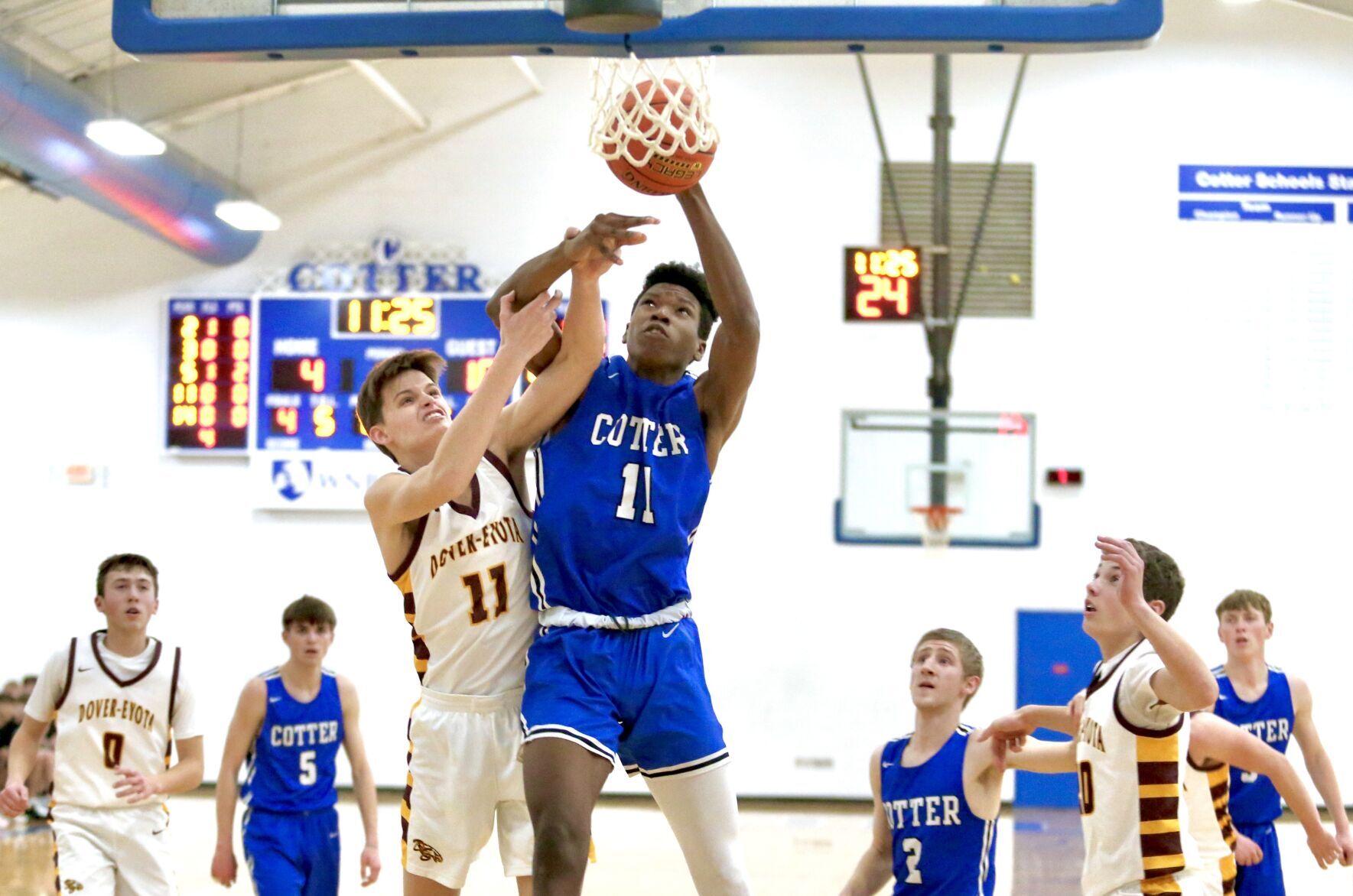 Cotter boys basketball team’s Senior Gabe Stewart leads with 14 points in fourth consecutive win