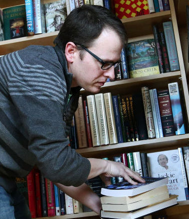 Emptying The Shelves Winona Bookstore The Book Shelf Closing