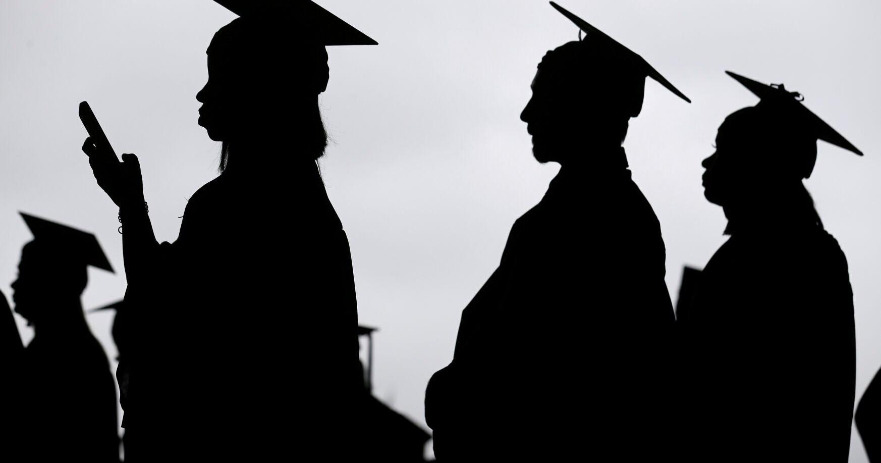 Biden's new student loan payment plan could face challenges - Vimarsana News