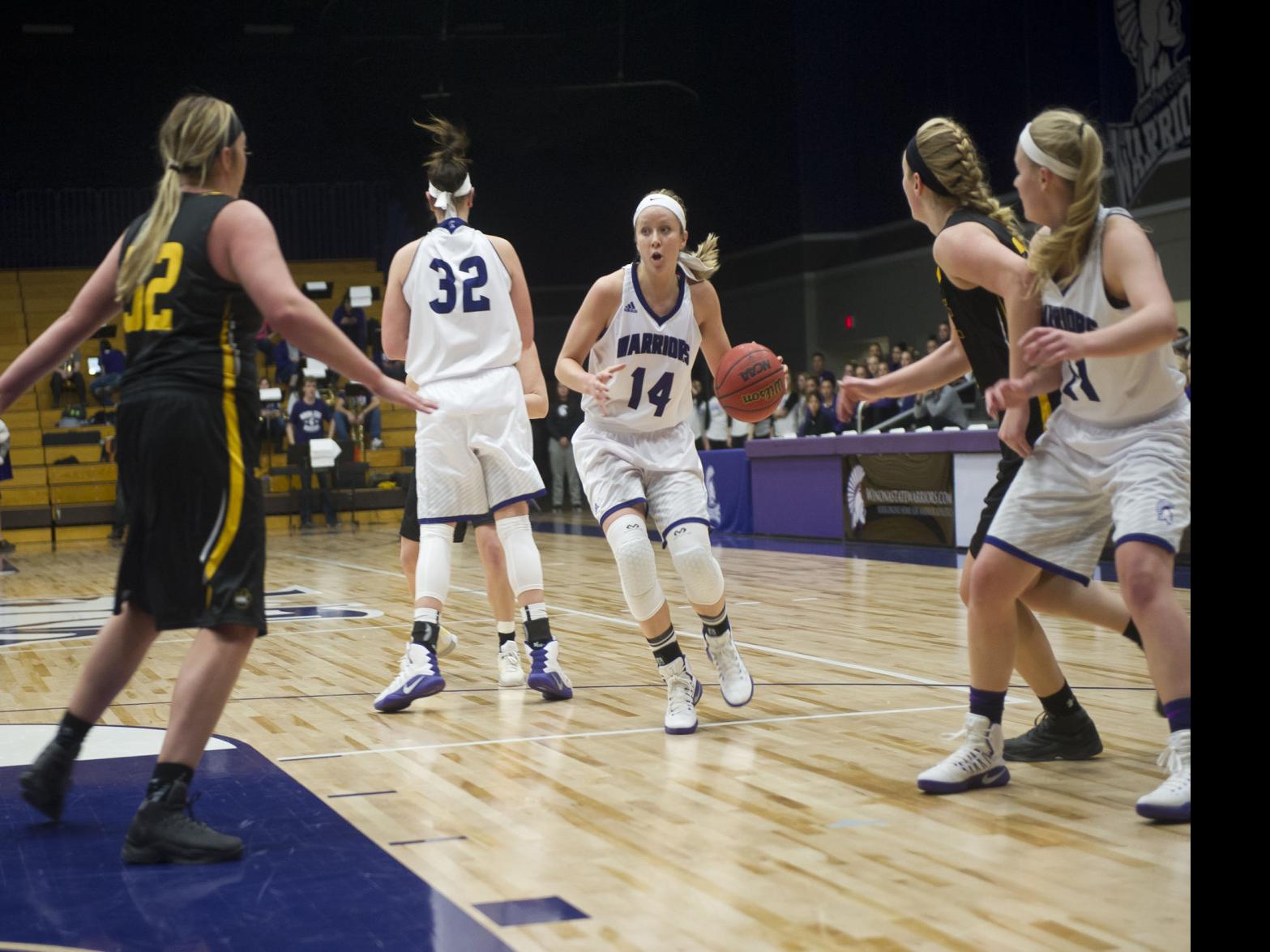 Women S Basketball No 17 Winona State Has Complete Game In