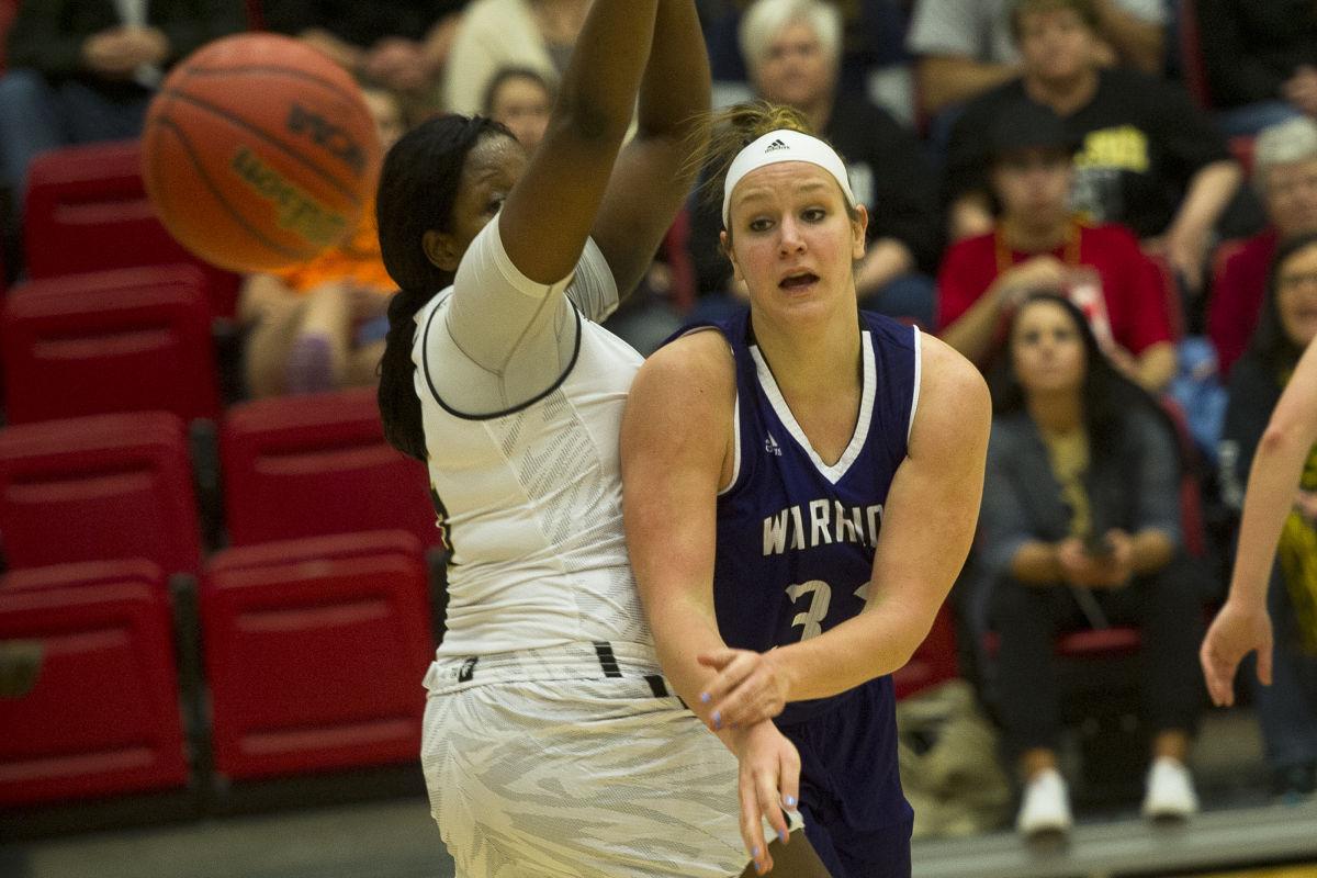 Roelofs Others Look To Carry Torch At Winona State Wsu Warriors