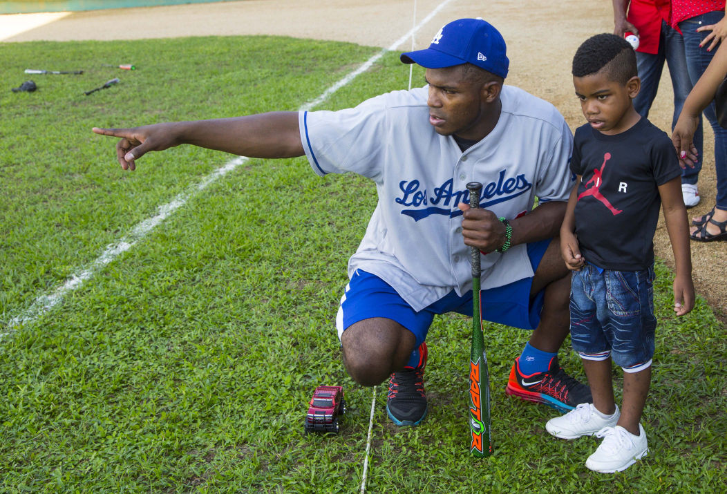 Cuban baseball defectors teach youth amid warming with US