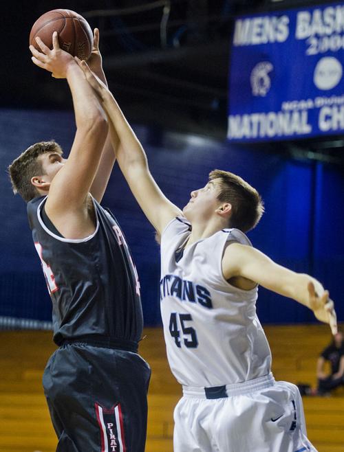 Cochrane Fountain City Vs Tri City United Boys Basketball 01