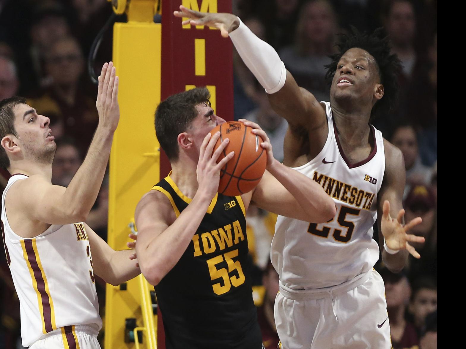 College Basketball Iowa Holds Off Gophers In Big Ten Battle Winonadailynews Com