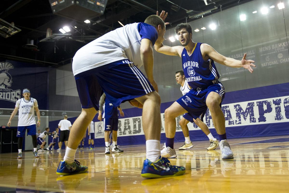 A Fresh Start Eisner Holds First Practice As Warriors Coach Wsu