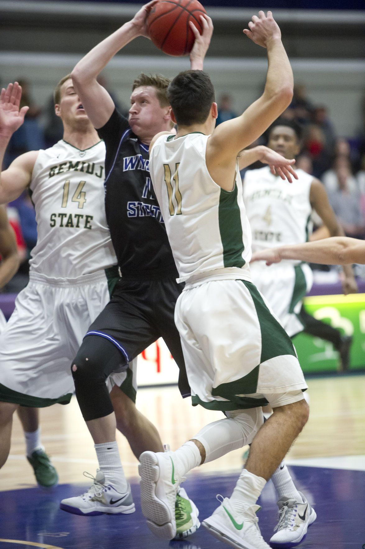 Men's basketball: Riley Bambenek guts it out, scores 30 to lead Winona ...