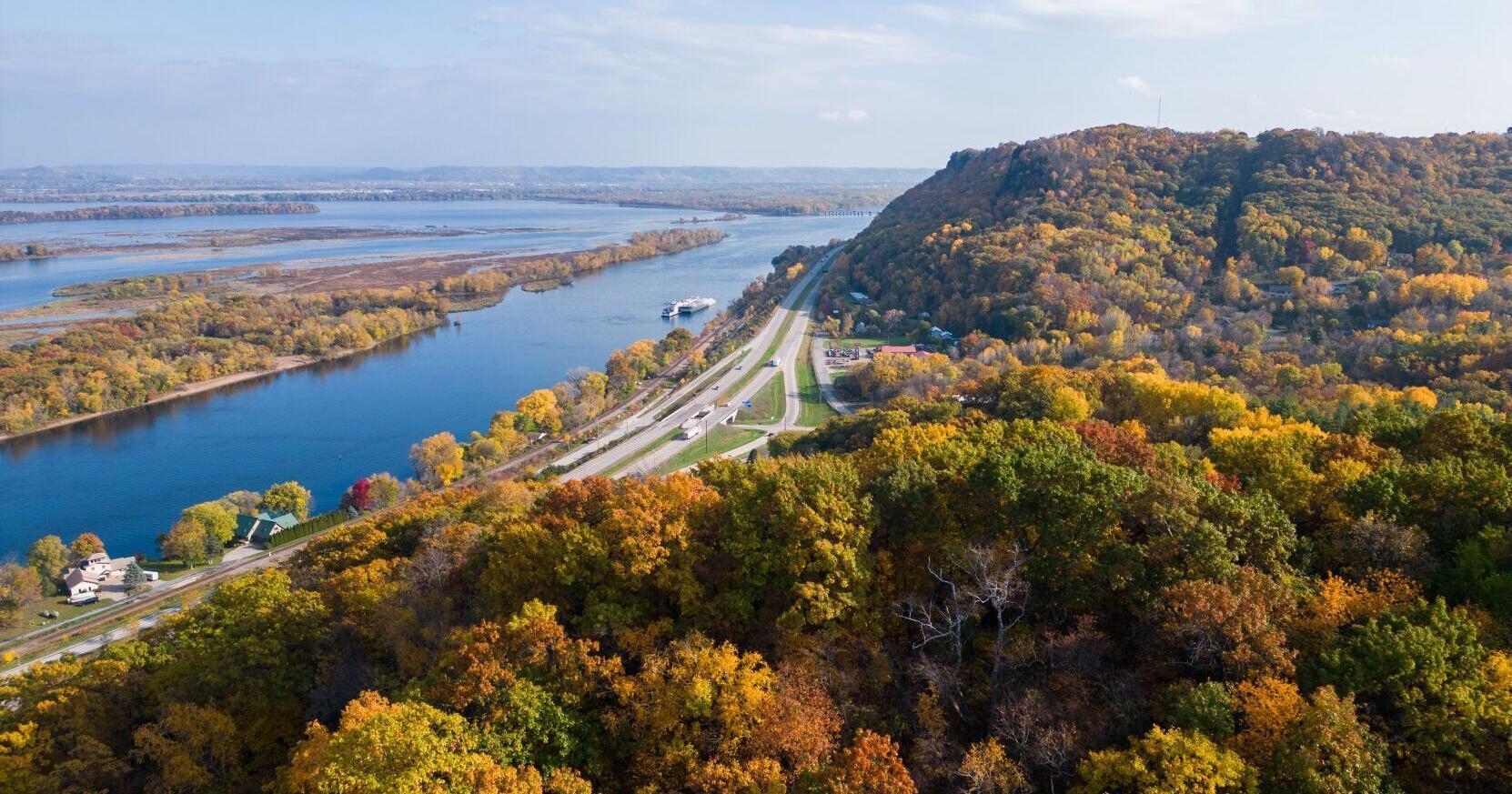 Mississippi River's secrets unveiled in Klinkenberg's book - Vimarsana News