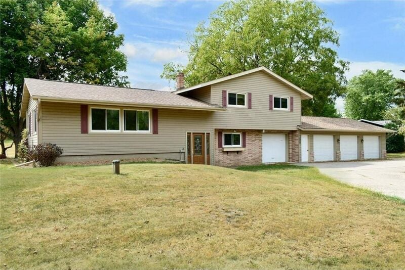 4 Bedroom Home in Minnesota City 285,000