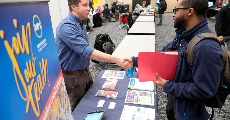 Milwaukee seeks laid-off Chicago Public Schools staff to fill vacancies