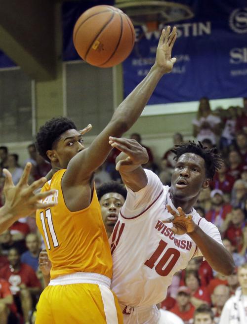 Uw Men S Hoops Badgers Take Down Tennessee At Maui Invite